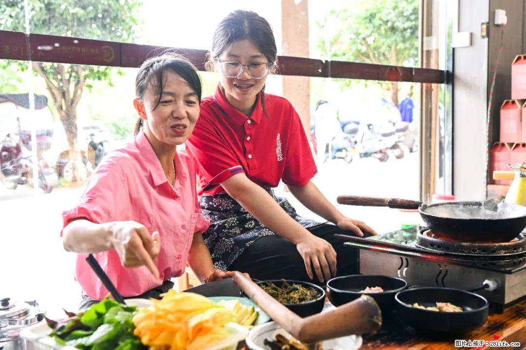 全网追的“扁担女孩”，找了一份暑假工，时薪12元 - 荷泽生活资讯 - 荷泽28生活网 heze.28life.net